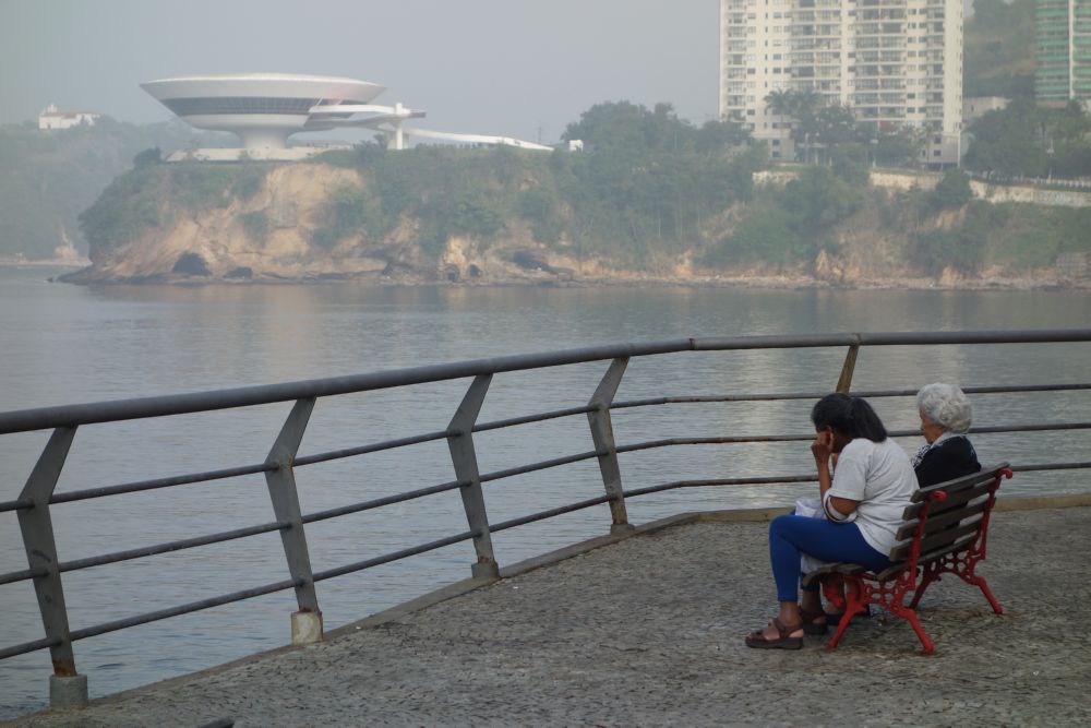 Ther are nice places to rest and enjoy the view all along the walkway . . .
